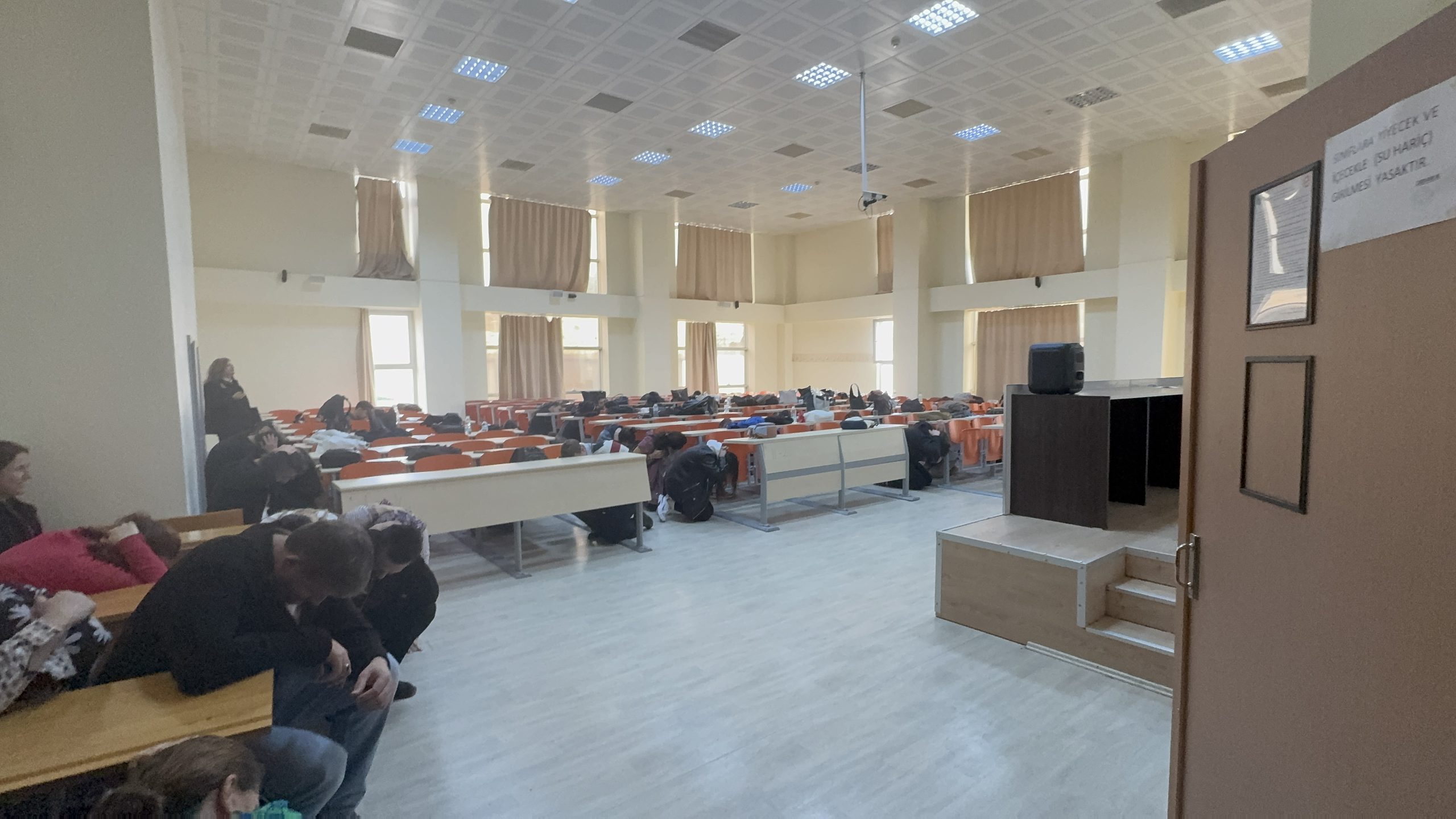 DEPREM, TAHLİYE VE YANGIN SÖNDÜRME TATBİKATI GERÇEKLEŞTİRİLDİ 10
