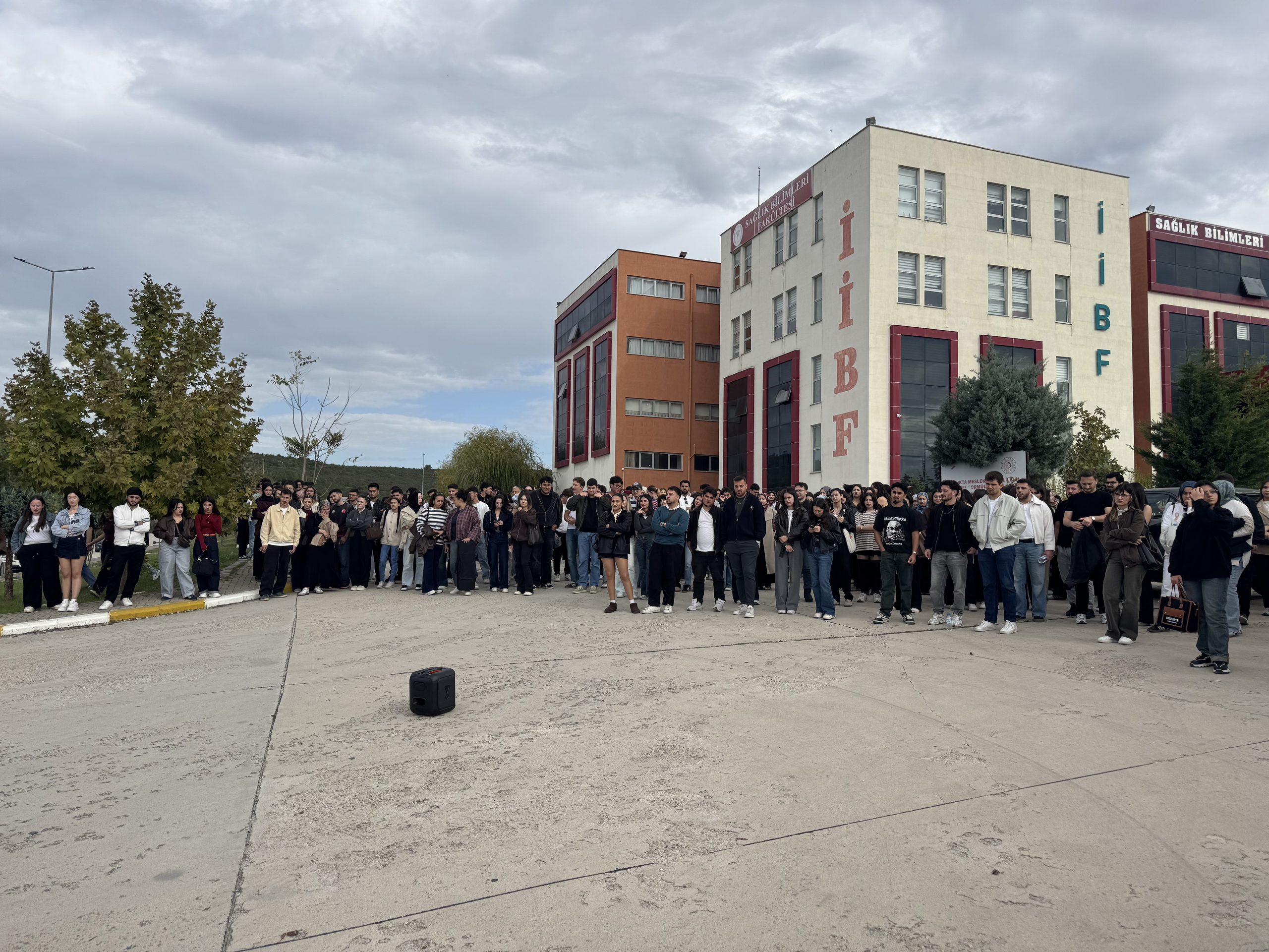 DEPREM, TAHLİYE VE YANGIN SÖNDÜRME TATBİKATI GERÇEKLEŞTİRİLDİ 7