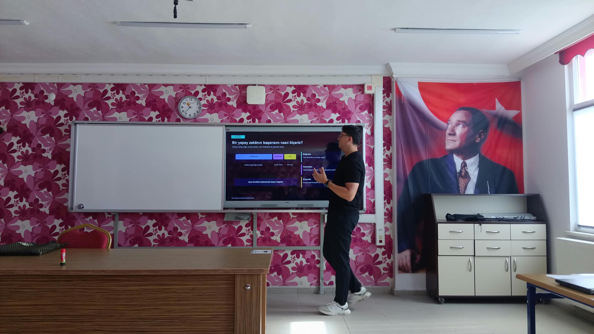 Bilgisayar Programcılığı Öğrencilerinden Topluma Katkı Kapsamında İlkokul ve Lisede İki Farklı Seminer 3
