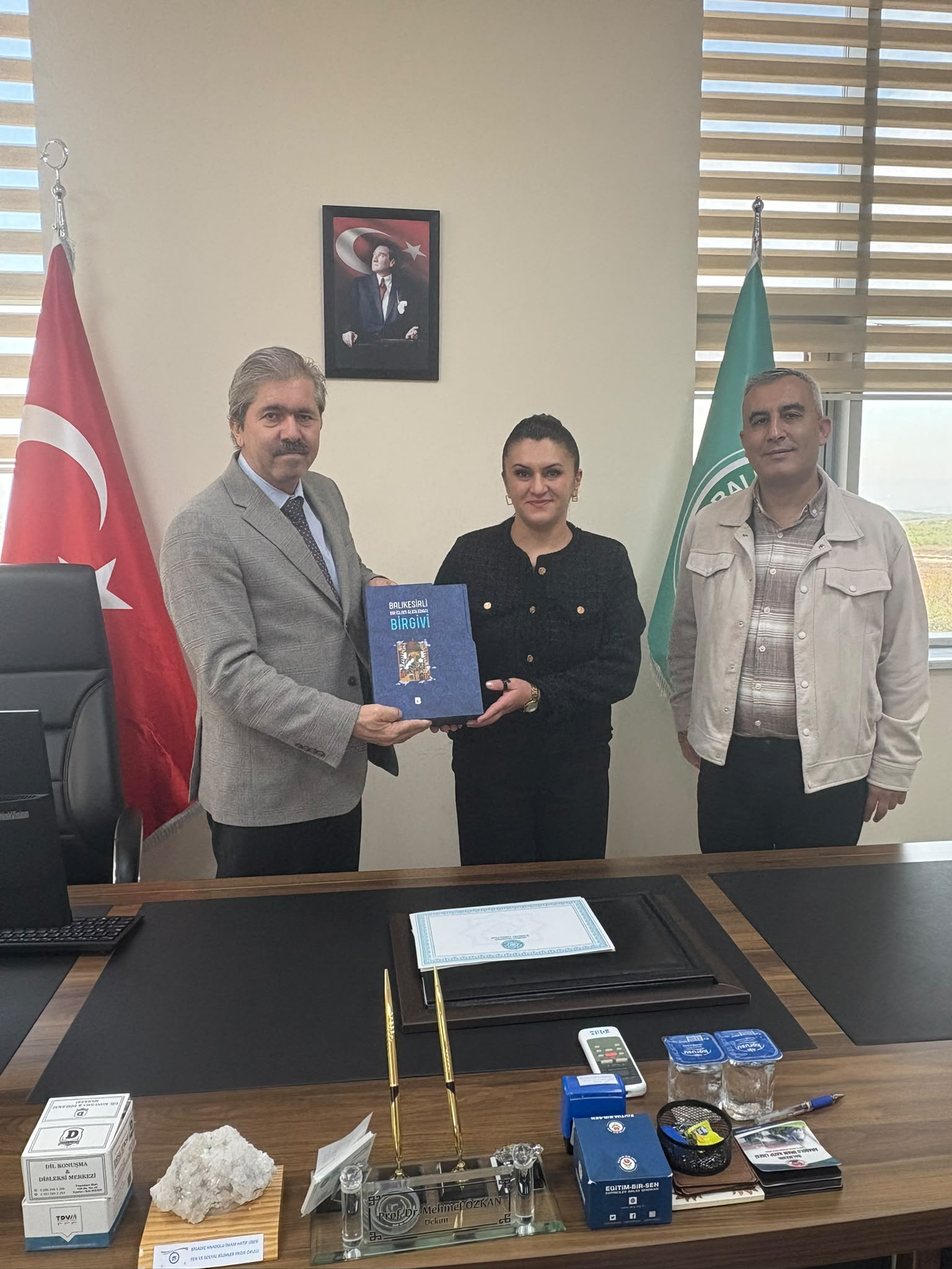 Balıkesir Mutasarrıf Ömer Ali Bey Yazma Eser Kütüphanesi müdürü Rukiye Özgül fakültemizi ziyaret etti.  2