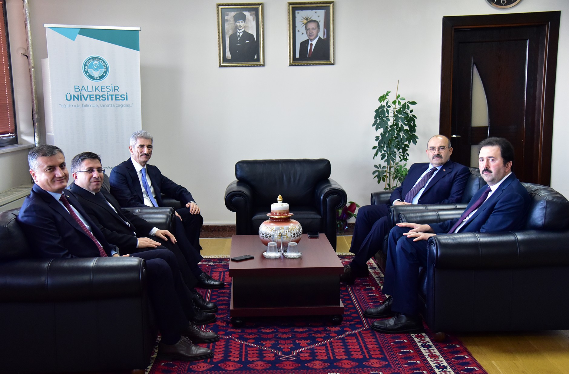 Anayasa Mahkemesi Üyeleri Muhterem İnce ve Prof. Dr. Ömer Çınar ile Balıkesir Valisi İsmail Ustaoğlu’ndan Rektör Oğurlu’ya Ziyaret