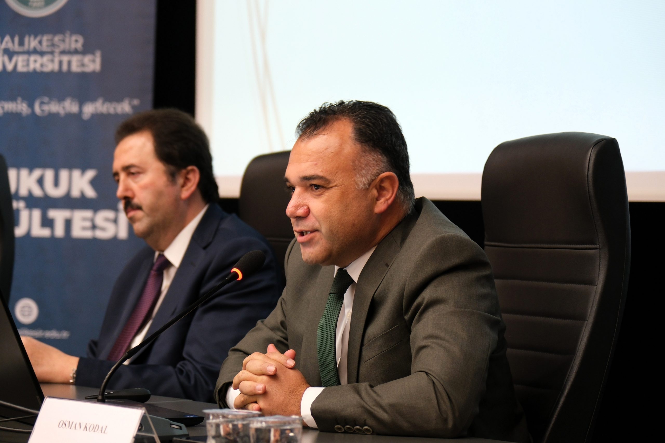 Hukukun Zirvesi BAÜN’de Buluştu: Anayasa Mahkemesi Kararlarının Özel Hukuka Etkisi Konuşuldu 3
