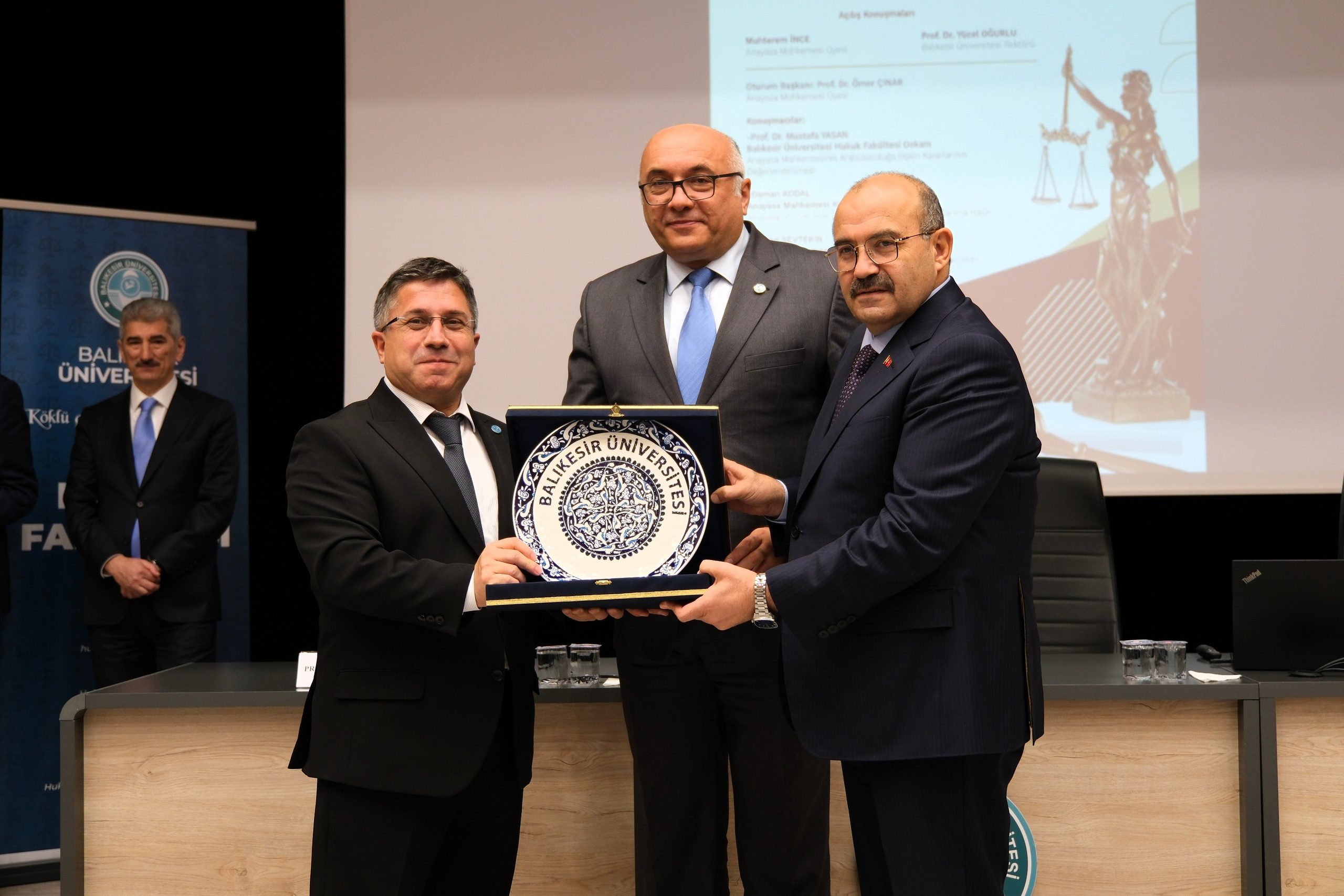 Hukukun Zirvesi BAÜN'de Buluştu: Anayasa Mahkemesi Kararlarının Özel Hukuka Etkisi Konuşuldu 9