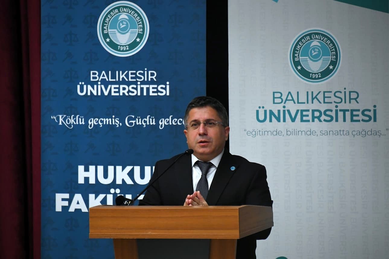 Hukukun Zirvesi BAÜN'de Buluştu: Anayasa Mahkemesi Kararlarının Özel Hukuka Etkisi Konuşuldu 11