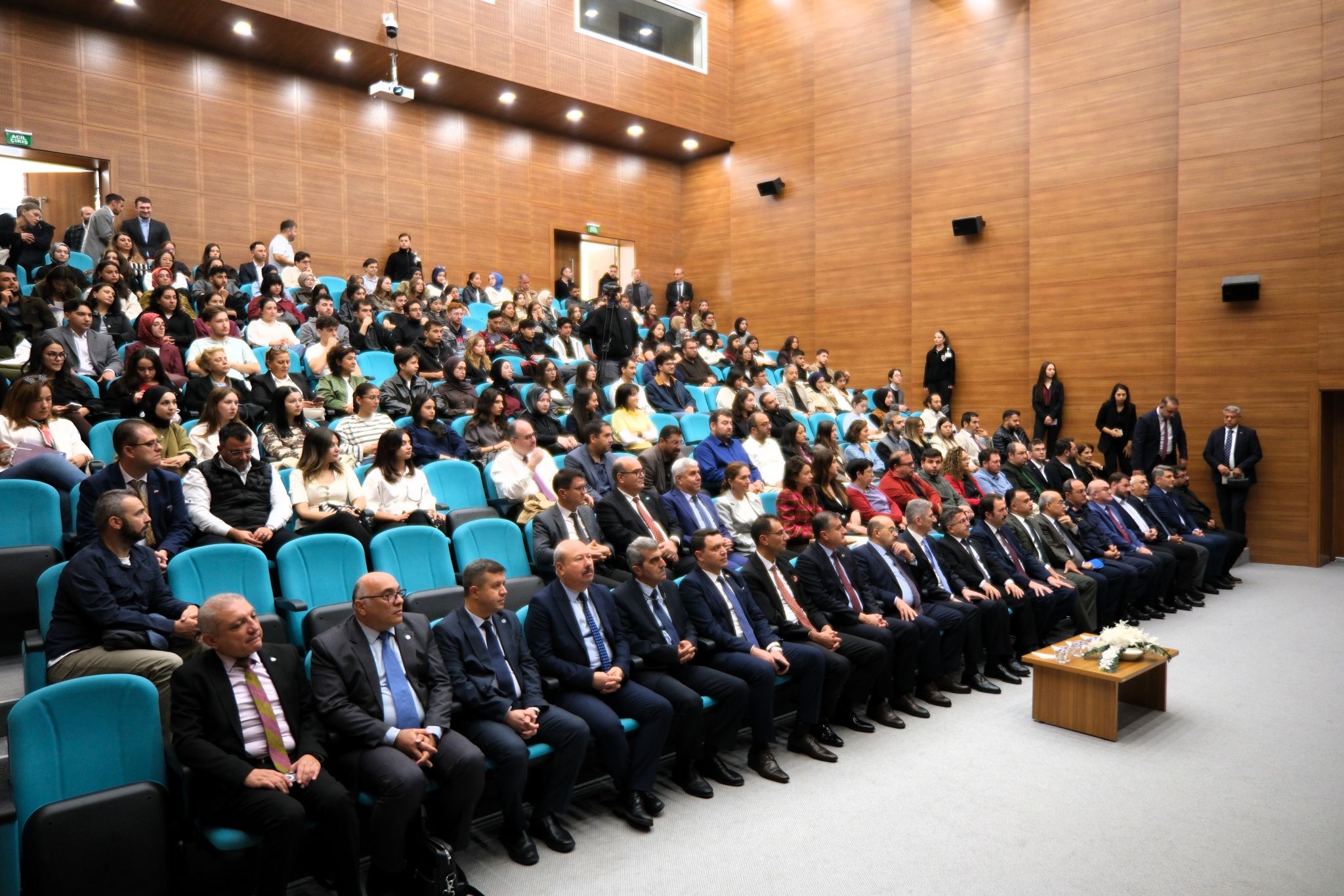 Hukukun Zirvesi BAÜN'de Buluştu: Anayasa Mahkemesi Kararlarının Özel Hukuka Etkisi Konuşuldu 12