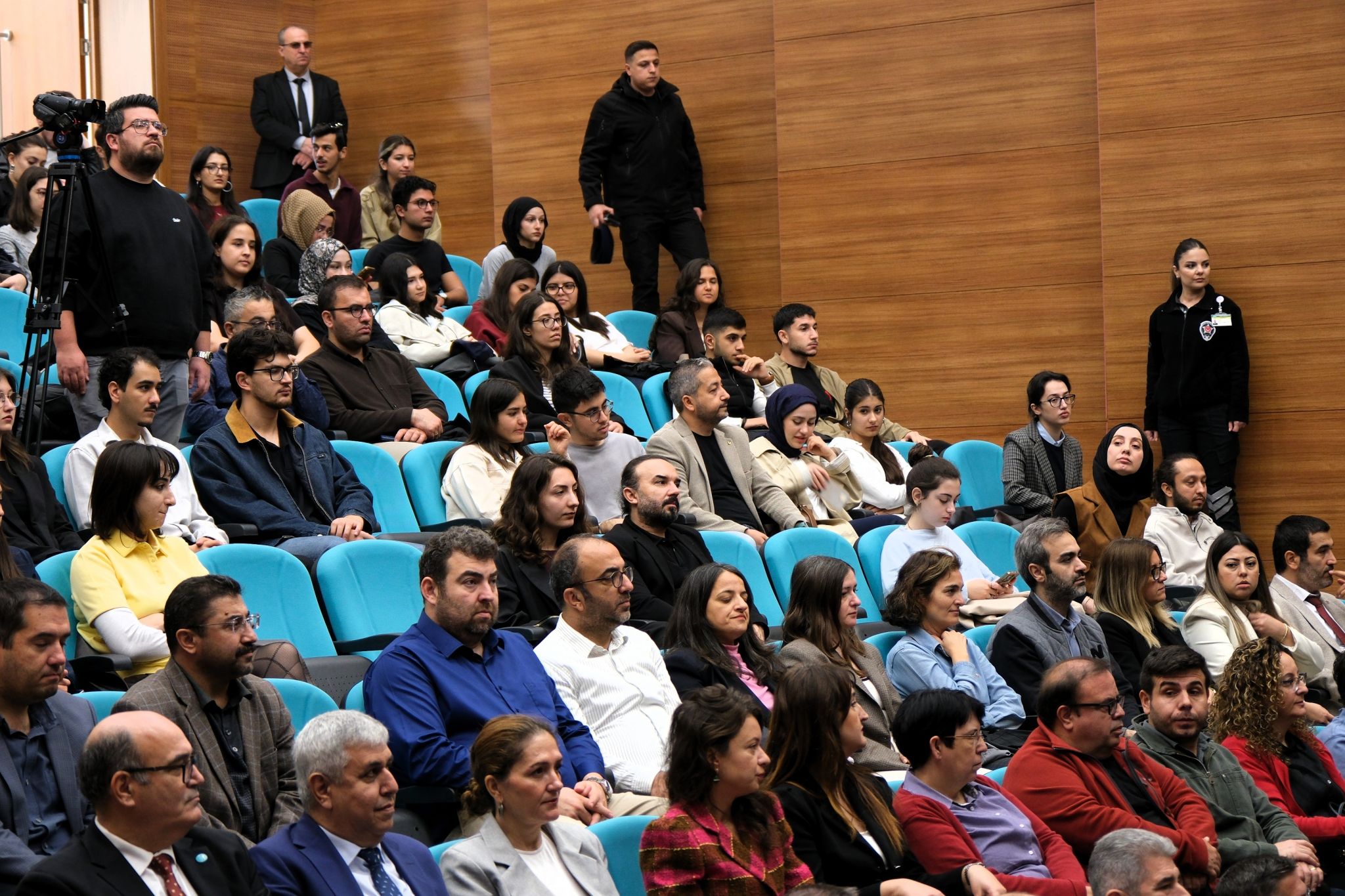 Hukukun Zirvesi BAÜN'de Buluştu: Anayasa Mahkemesi Kararlarının Özel Hukuka Etkisi Konuşuldu 14