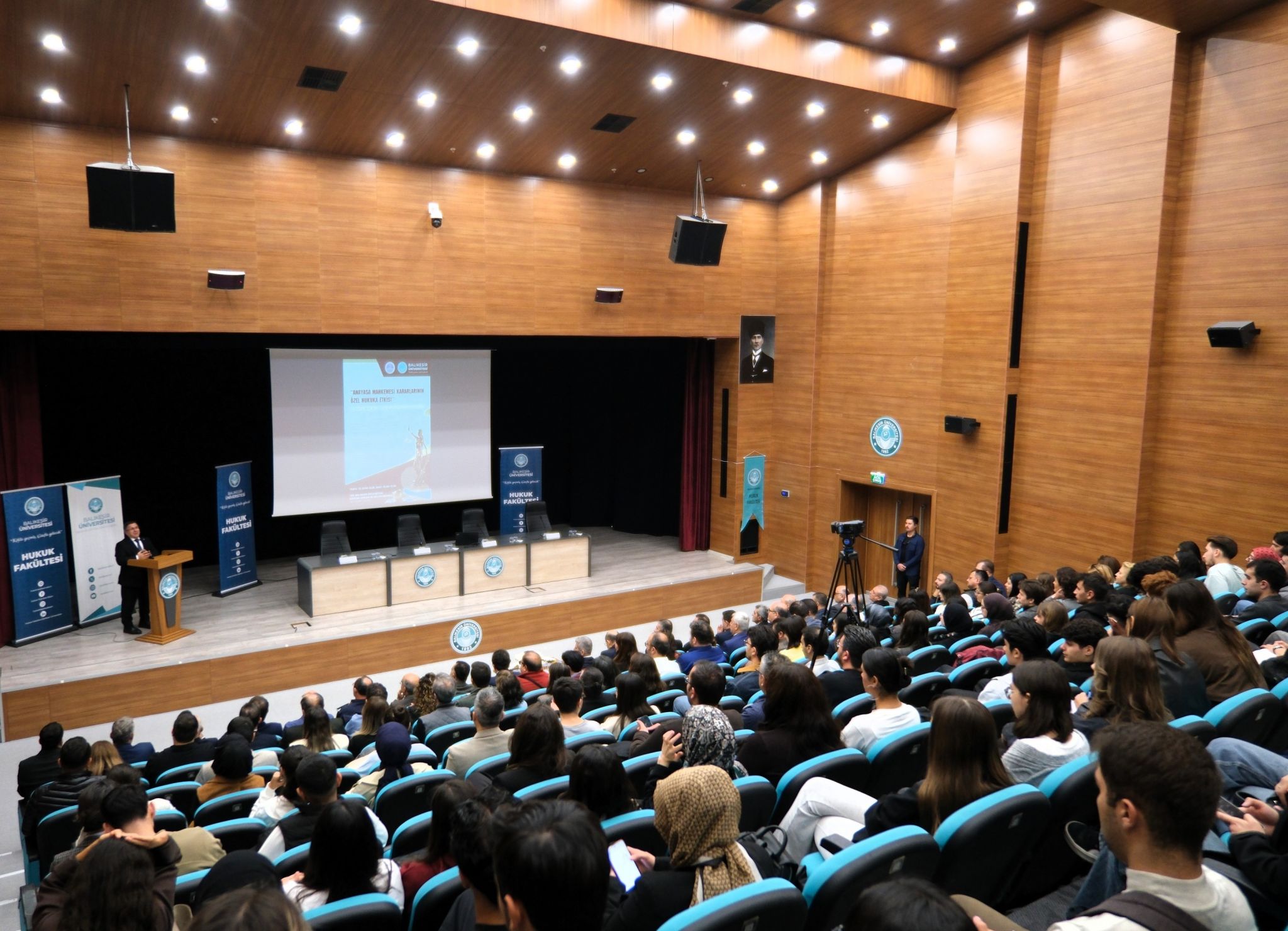 Hukukun Zirvesi BAÜN'de Buluştu: Anayasa Mahkemesi Kararlarının Özel Hukuka Etkisi Konuşuldu 16