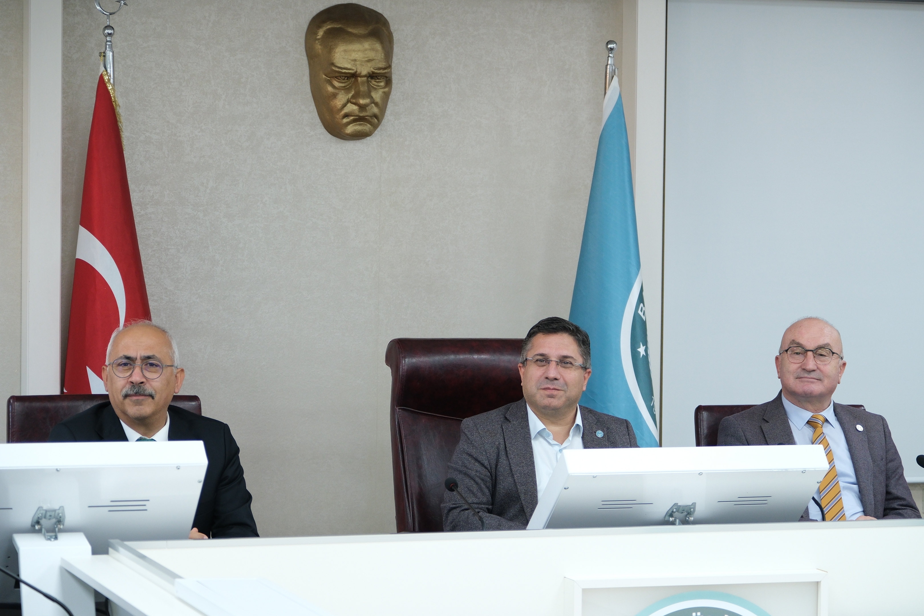 Rektör Oğurlu, Uluslararası Kongre Kapsamında Türk Dünyasından Konuklar ile Bir Araya Geldi 3