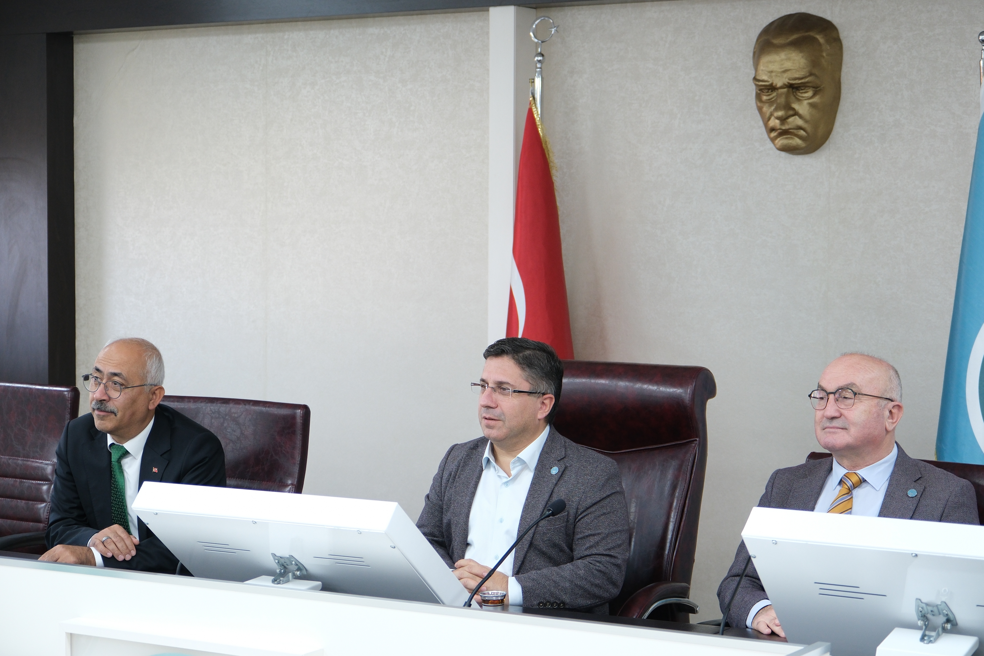 Rektör Oğurlu, Uluslararası Kongre Kapsamında Türk Dünyasından Konuklar ile Bir Araya Geldi 5