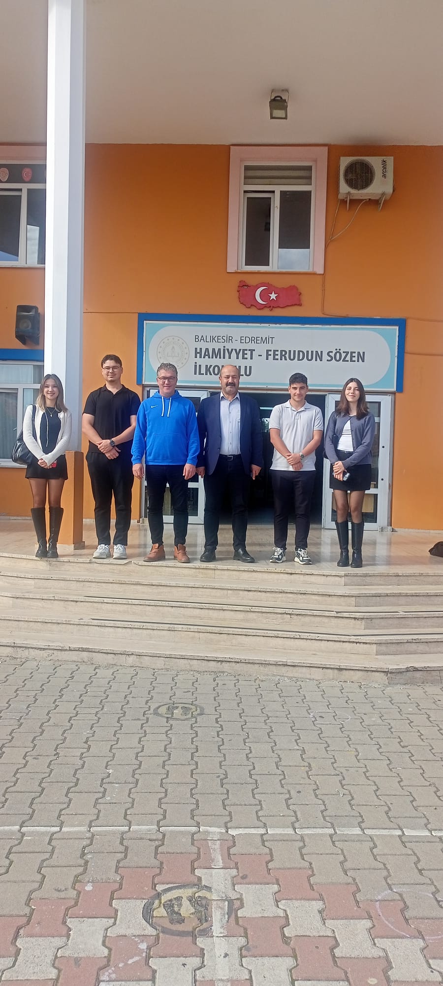 Bilgisayar Programcılığı Öğrencilerinden İlkokul Öğrencilerine Bilgisayarsız Kodlama ve Algoritma Semineri