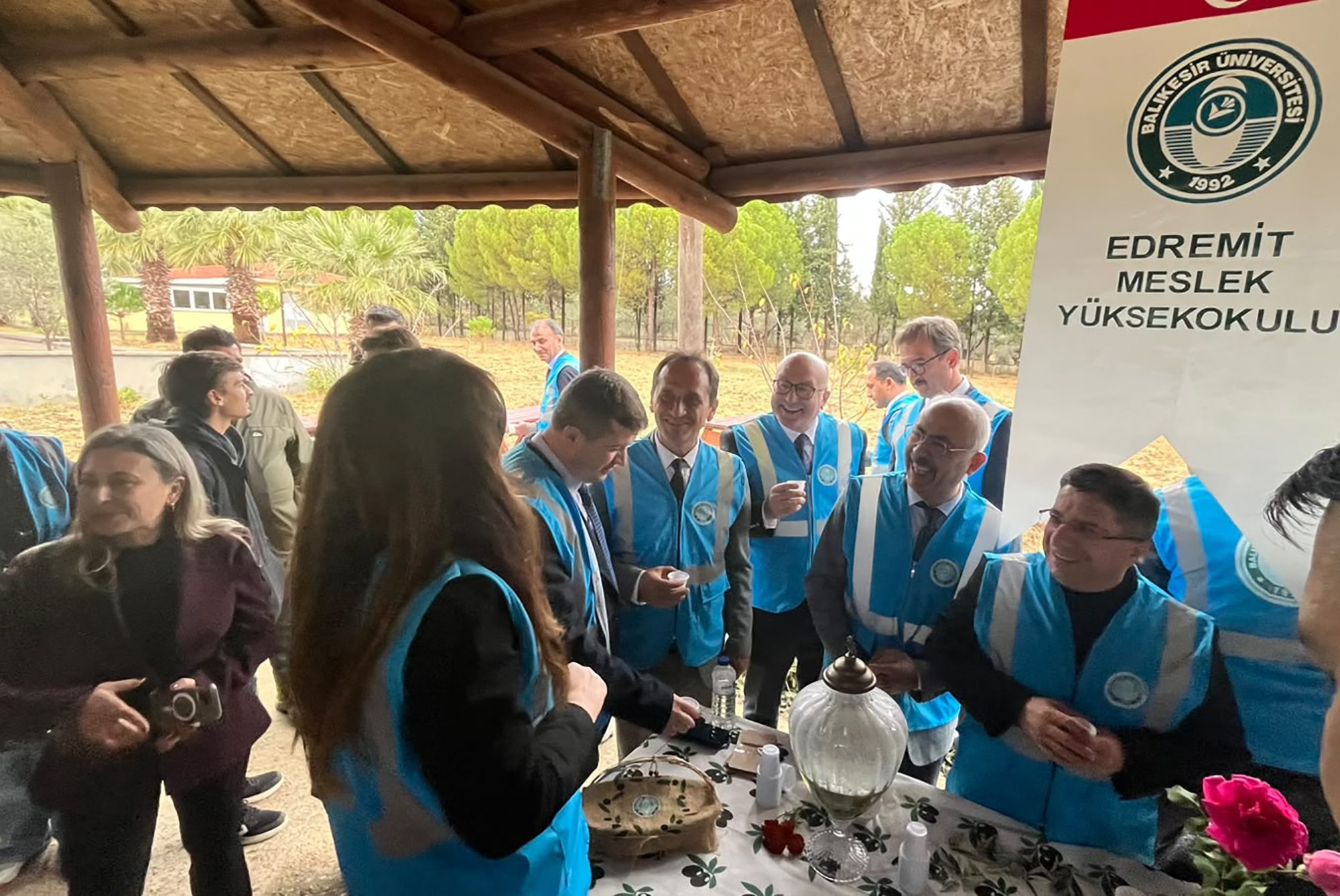 Balıkesir Üniversitesinde I. Akademik Zeytin Hasat Şenliği Yoğun Katılımla Gerçekleştirildi 6