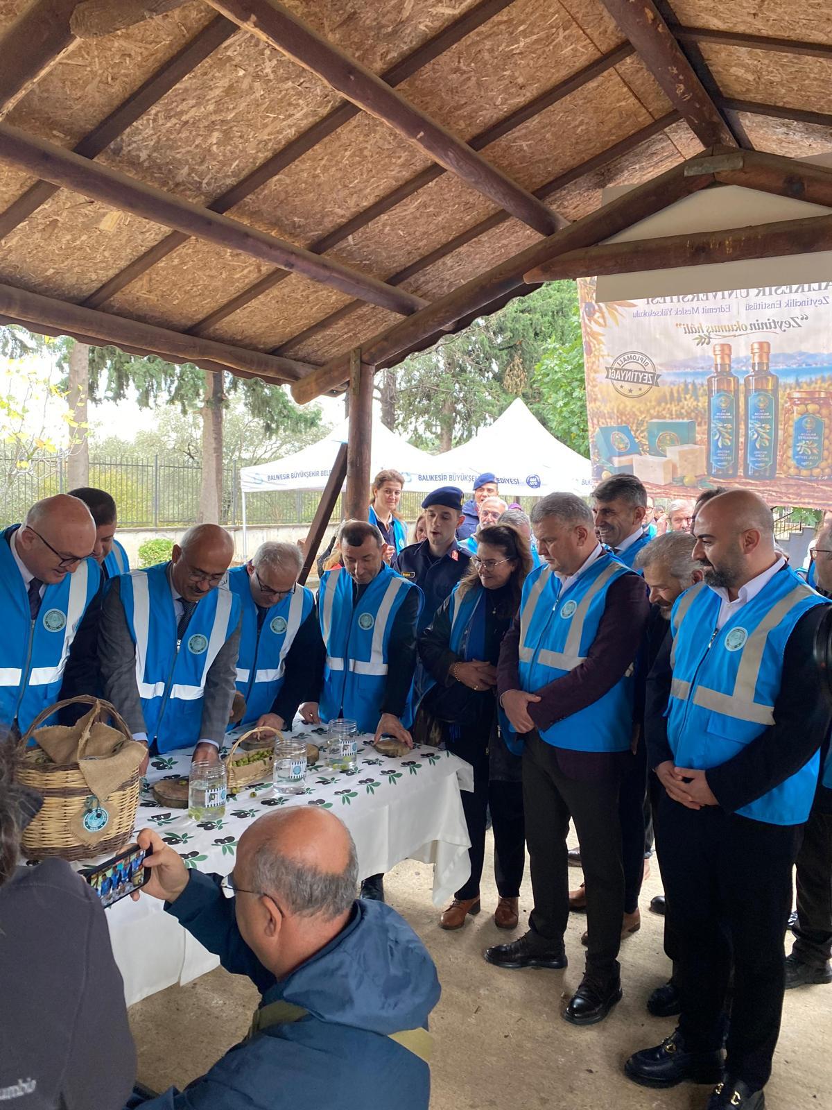 Balıkesir Üniversitesinde I. Akademik Zeytin Hasat Şenliği Yoğun Katılımla Gerçekleştirildi 12